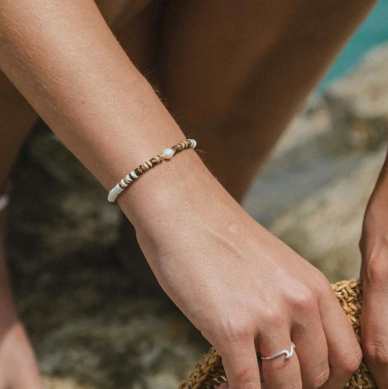PINEAPPLE KAUAI PUKA SHELL & PEARL BRACELET -KALB-005